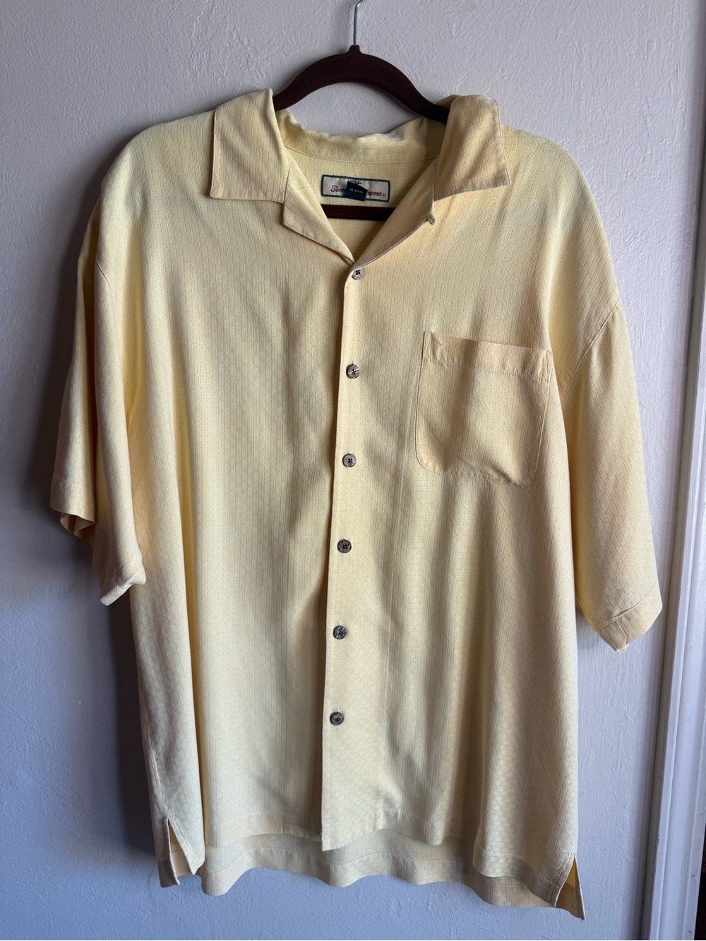 Tommy Bahama Men’s L 100% Silk Yellow Textured Camp Hawaiian Shirt